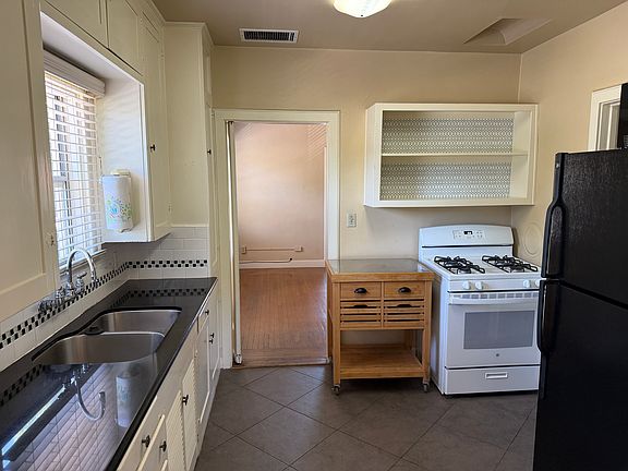 3rd image of 1047 39th St