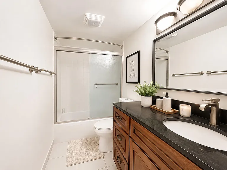 401 Golden Isles Dr #402 — Photo 10