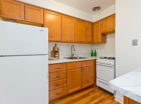 5th image of 5958 N Kenmore Ave APT 409