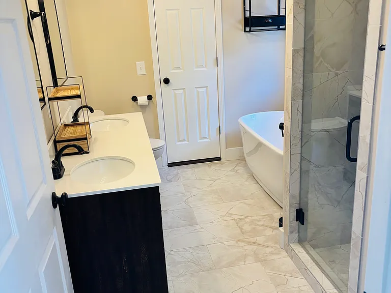 1470 Central Dr — Photo 3