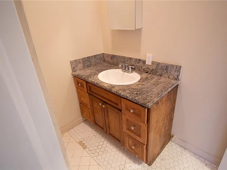 4529 S Vermont Ave — Photo 8