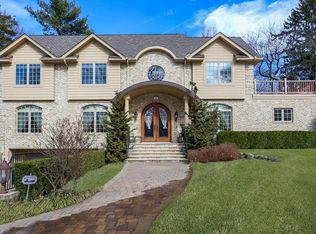 5 Old Field Ln, Great Neck, NY 11020