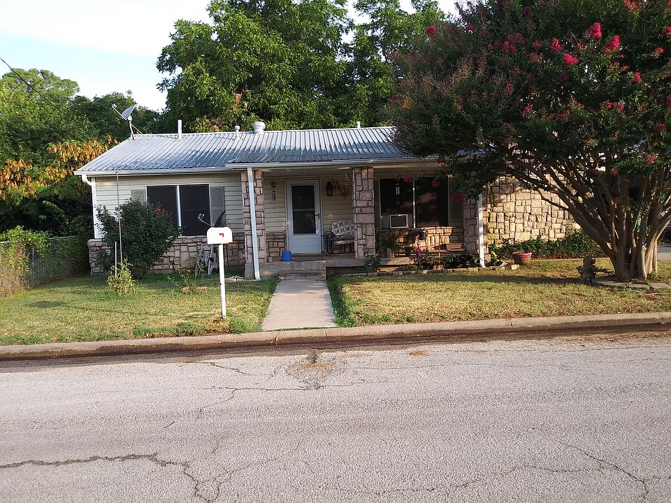 Front view of home 