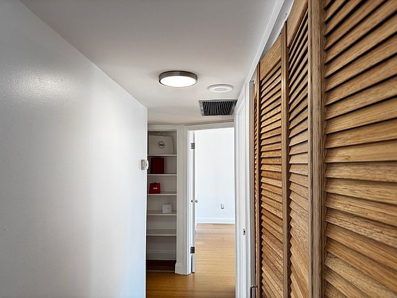4th image of 2851 NE 183rd St APT 1007E