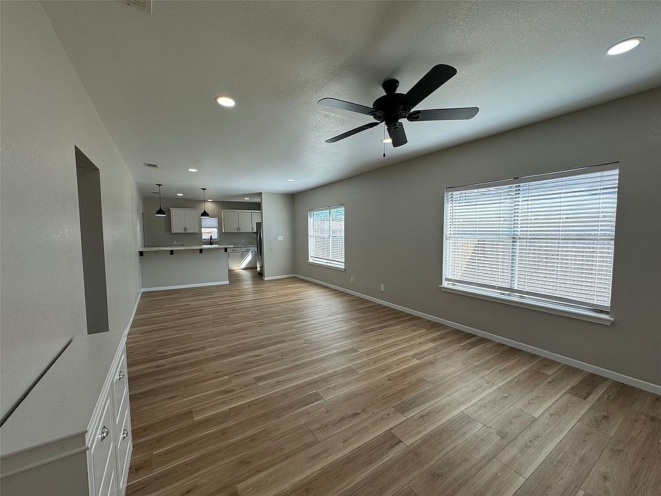 1st image of 608 S Seaman St