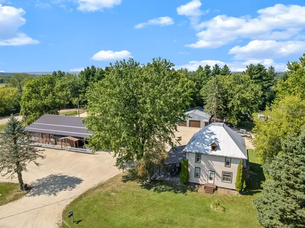 S3165 County Road M, Fountain City, WI 54629