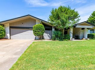 1322 Oakwood Dr, Broken Arrow, OK 74011