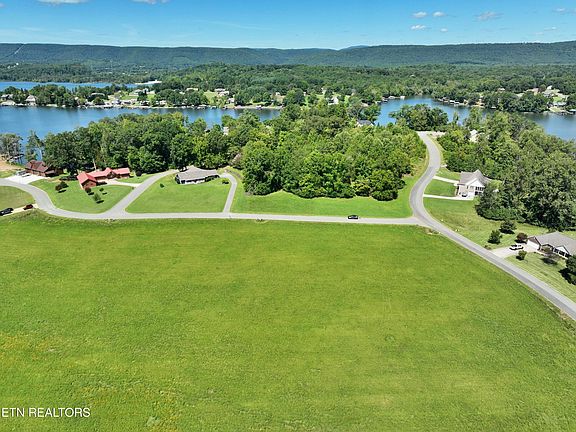 3rd image of 34 Spring Harbor Dr