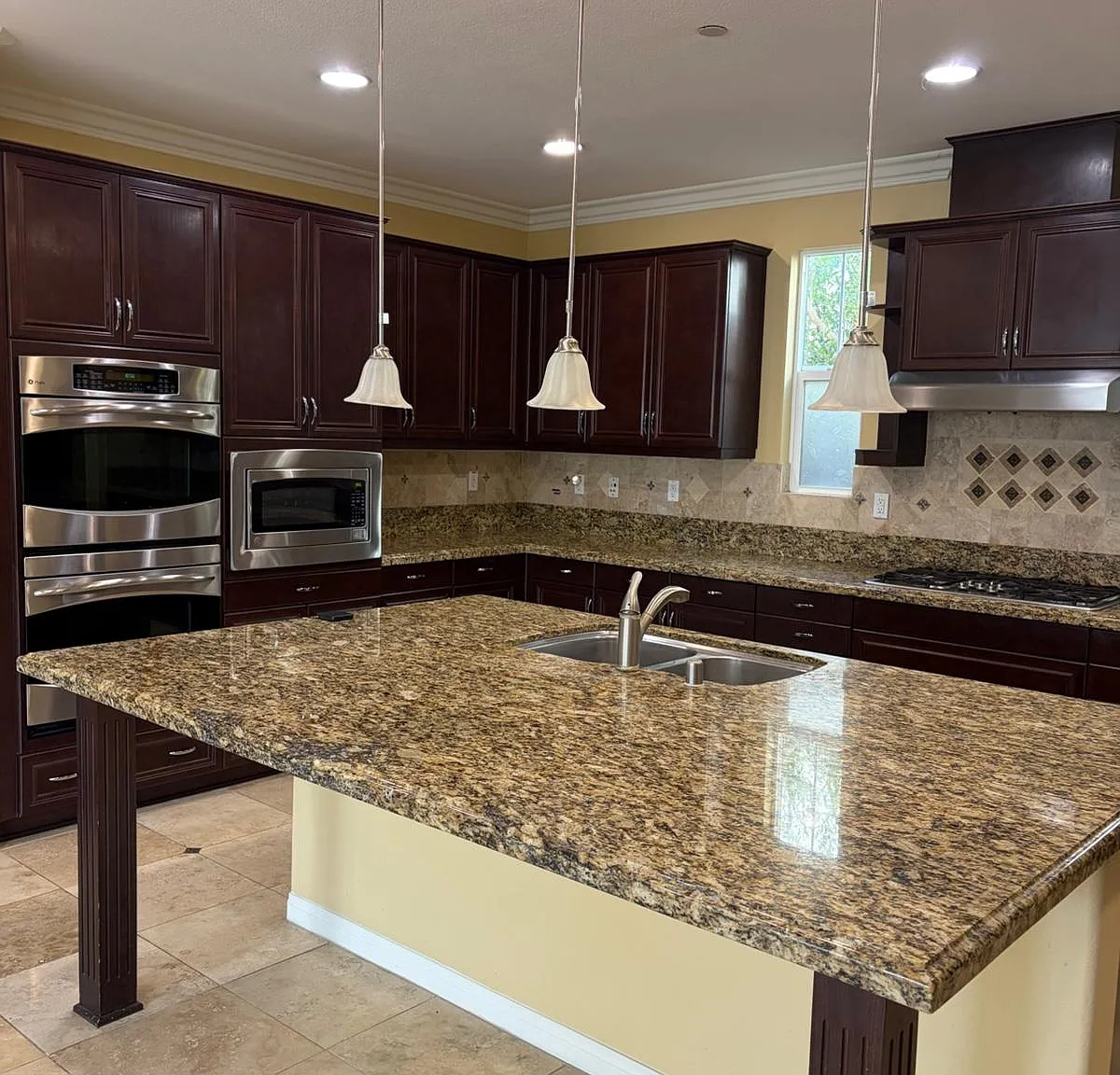 5 bed, 4.5 bath, 3481 sqft, $6,500 — Photo 2