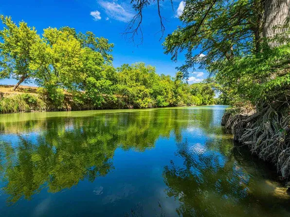 105A Oleander Rd, Comfort, TX 78013