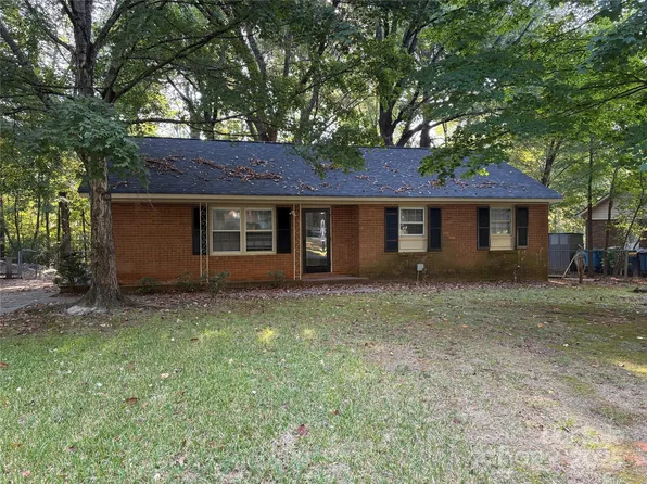 10201 Starwood Dr, Charlotte, NC 28215