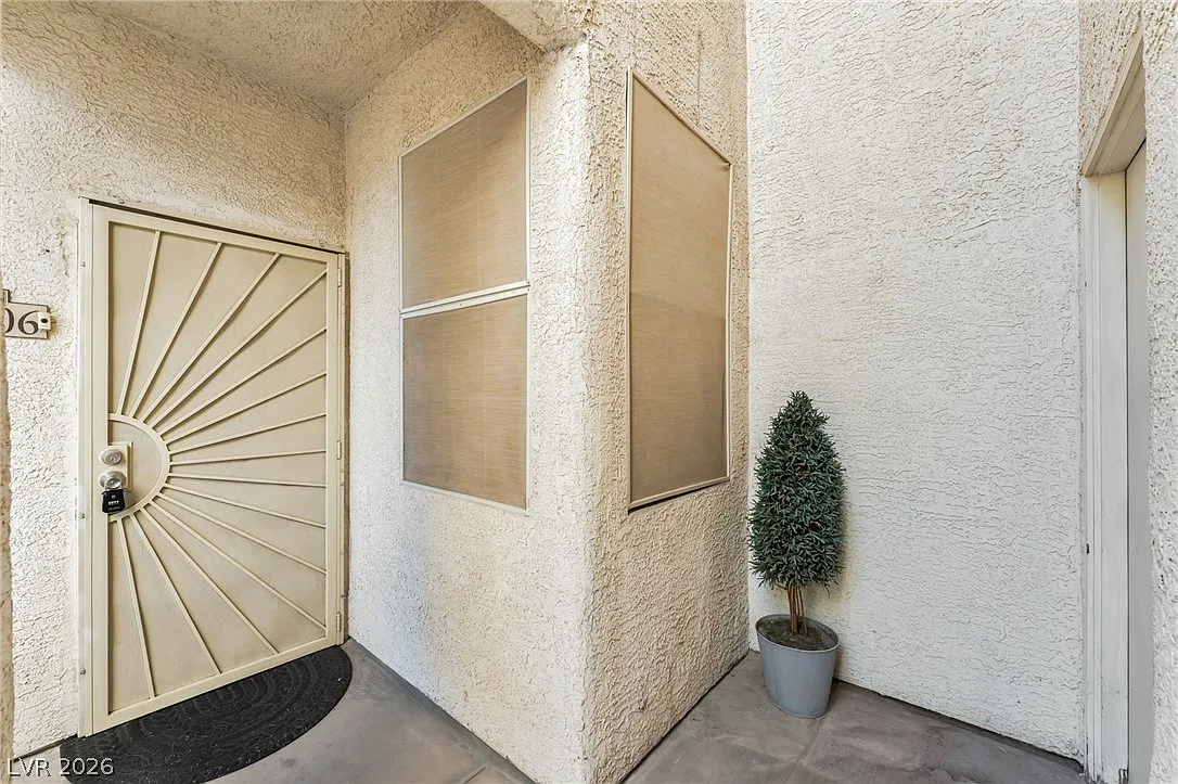 2 bed, 2.0 bath, 1080 sqft, $1,300 — Photo 2