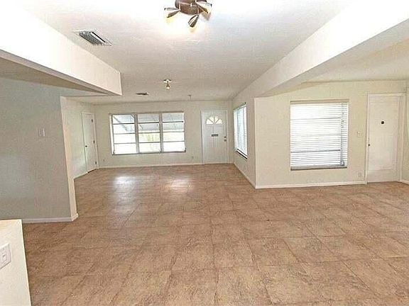 2nd image of 809 SE 14th Ct