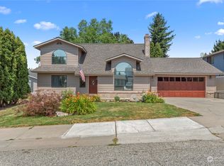 627 12th St NE, East Wenatchee, WA 98802