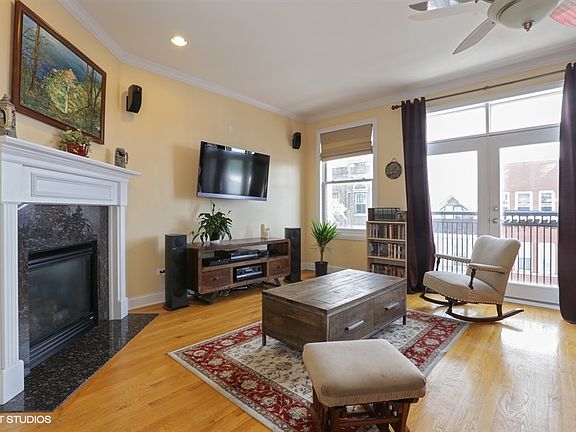 2nd image of 2946 W Belmont Ave APT 2