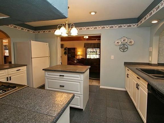 4th image of 176 Dublin Dr