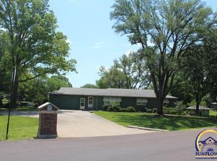 4220 NE Wenonah Rd, Topeka, KS 66617