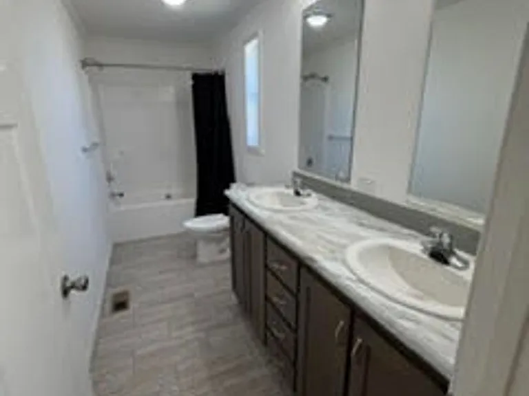 216 Onandaga Ave — Photo 15