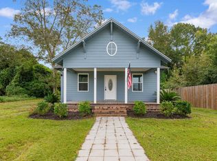 8 N Magnolia Ave, Andrews, SC 29510