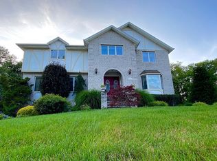 303 Bliss Ln, Valley Cottage, NY 10989