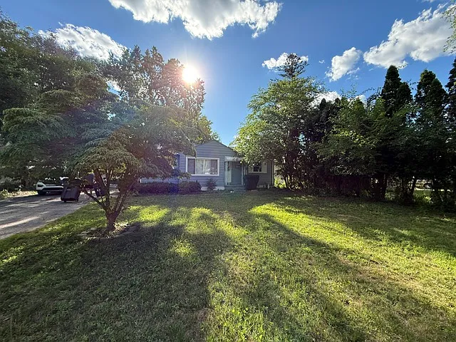 20309 Hugh St — Photo 3
