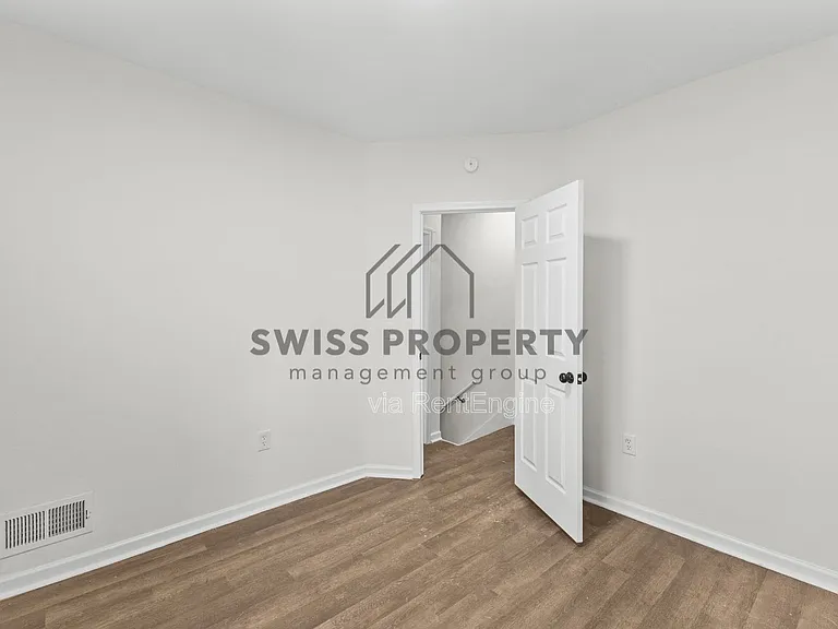 1339 Mooberry St — Photo 15