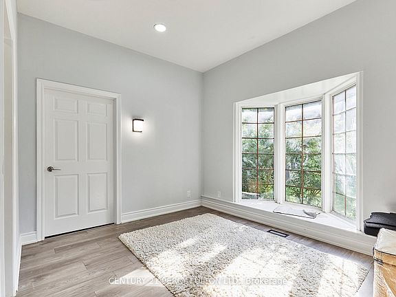 4th image of 132 Old Harwood Ave