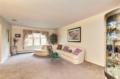 5th image of 8 Cambridge Ct