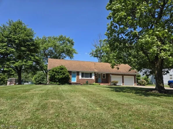 11265 William Penn Ave NE, Hartville, OH 44632