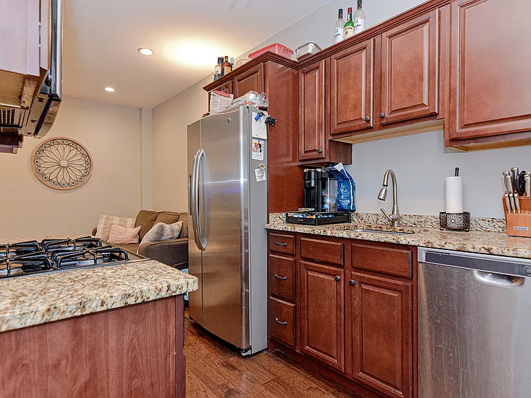 347 E 8th St #2 — Photo 5