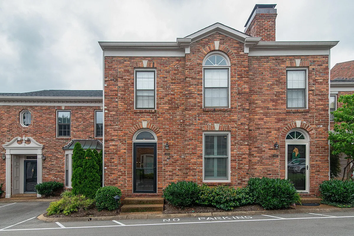 Building Photo - 2040 Graybar Ln