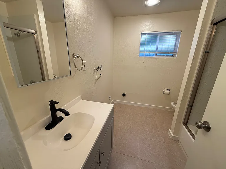 136 Catron Dr #C — Photo 5