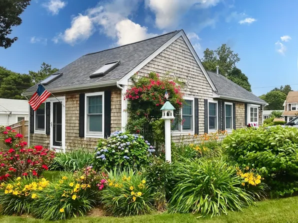 24 Park St, Buzzards Bay, MA 02532