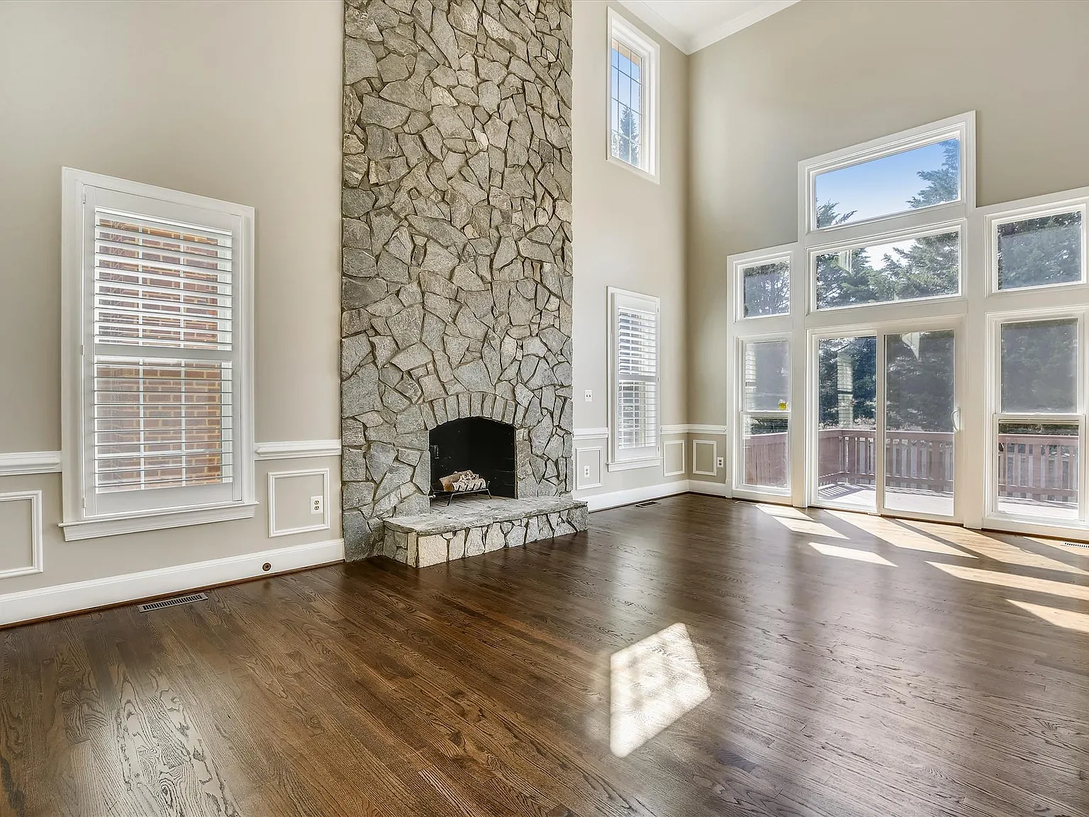 1912 Armand Ct — Photo 3