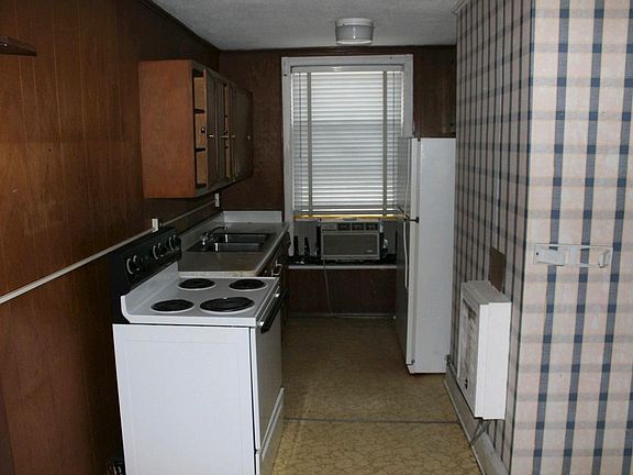 5th image of 825 Kentucky Ave