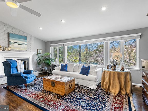 3rd image of 6302 Beachway Dr