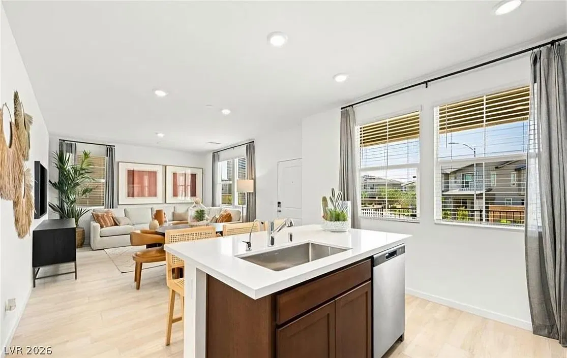 3 bed, 2.5 bath, 1445 sqft, $1,995 — Photo 4