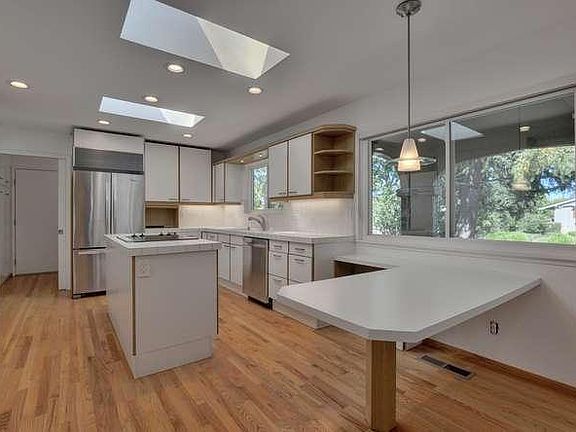 4th image of 1160 Buckingham Dr