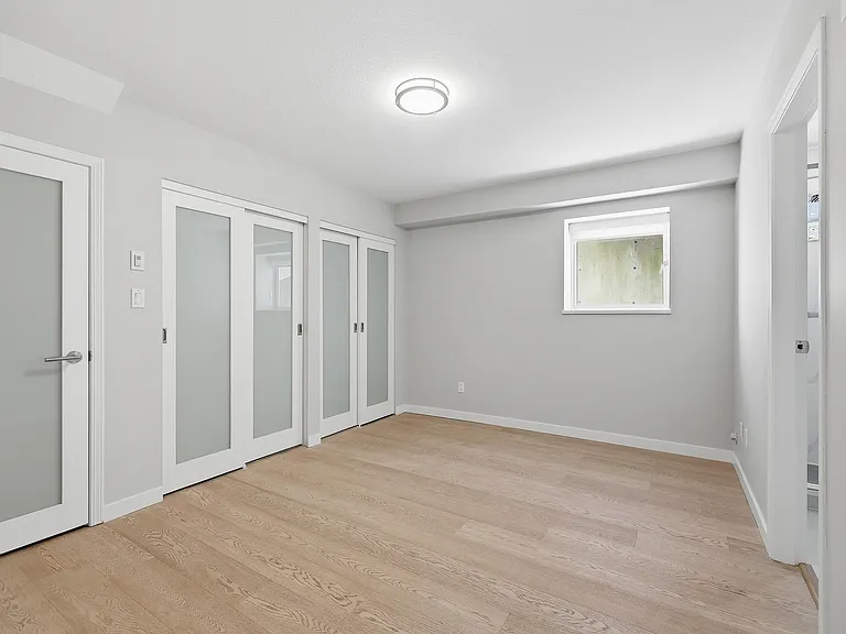 15240 Victoria Ave — Photo 16