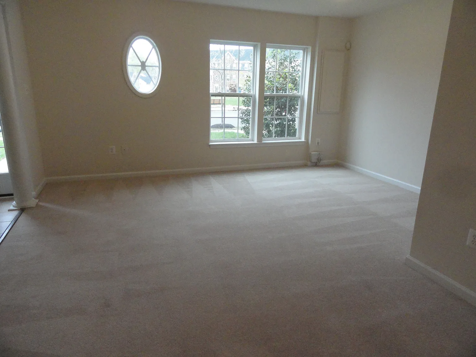 3 bed, 2.5 bath, 3450 sqft, $2,995 — Photo 3