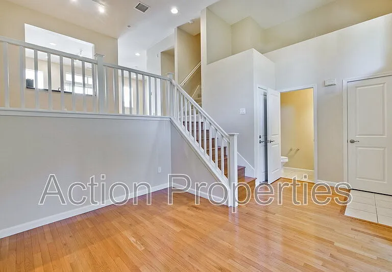 169 Bel Air Ct — Photo 4