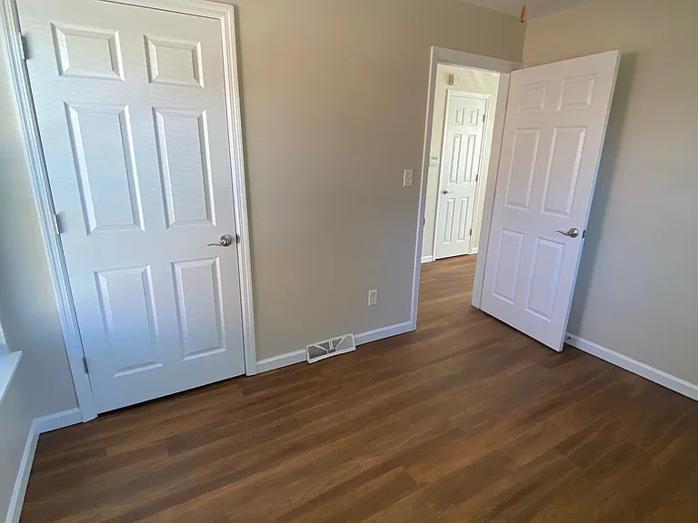 244 W Loretta Ave — Photo 8