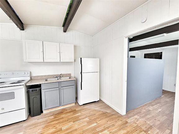 5th image of 5527 1/2 Nightingale Ave