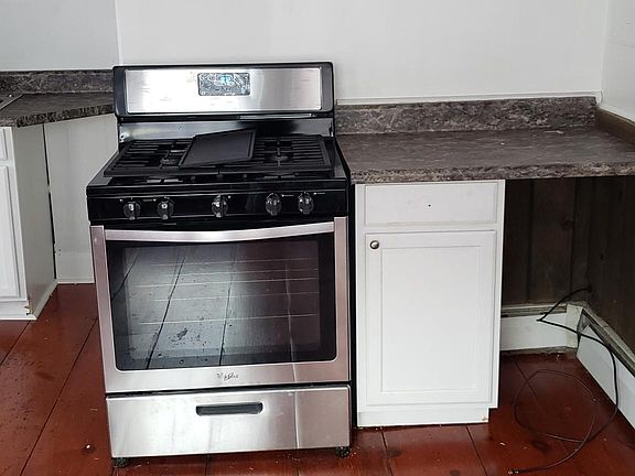 4th image of 634 Main St #1