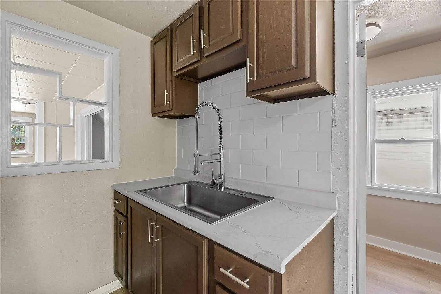2 bed, 1.0 bath, $895 — Photo 2