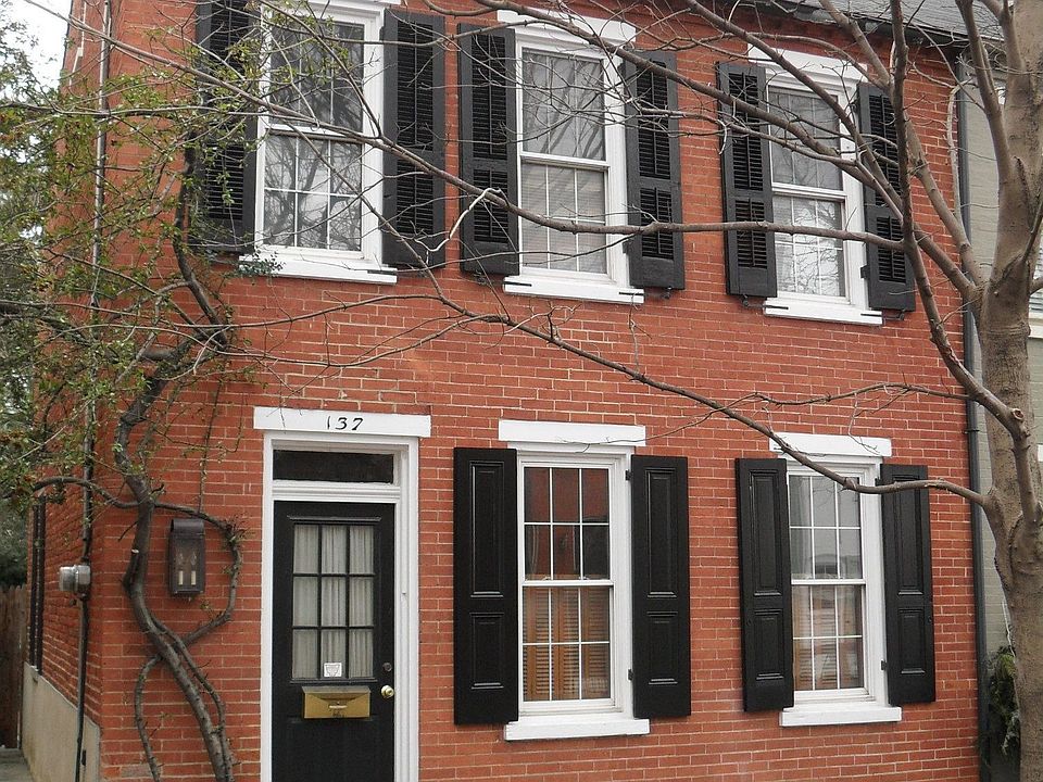 end of row townhome