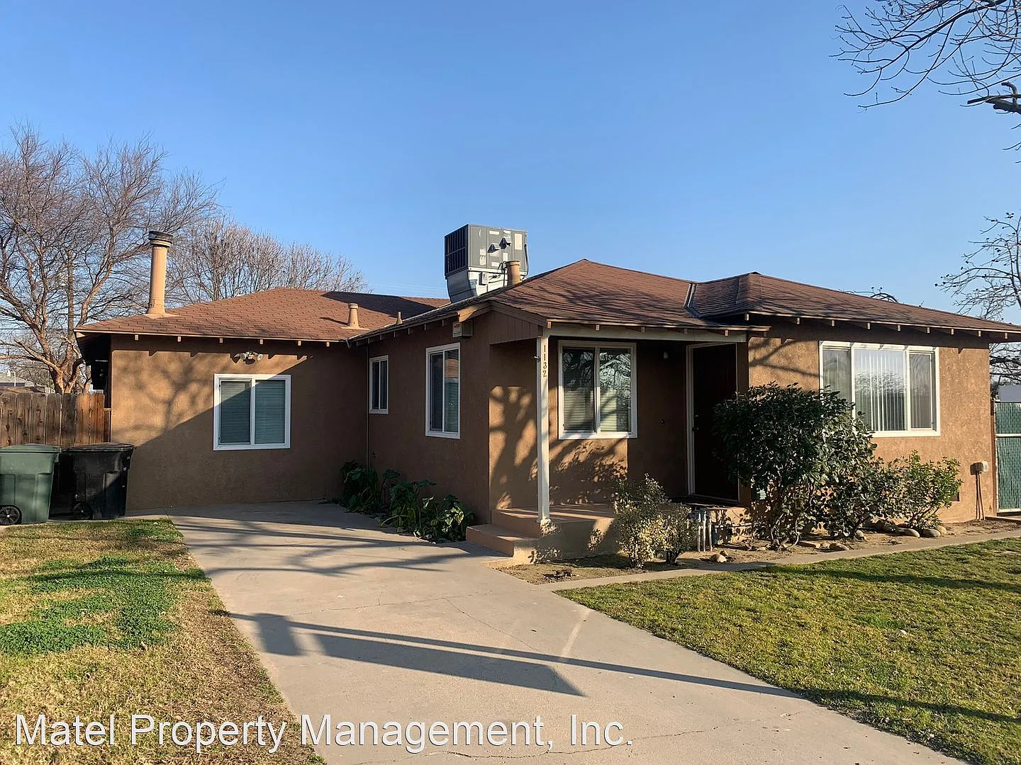 1132 Manor Dr photo 1