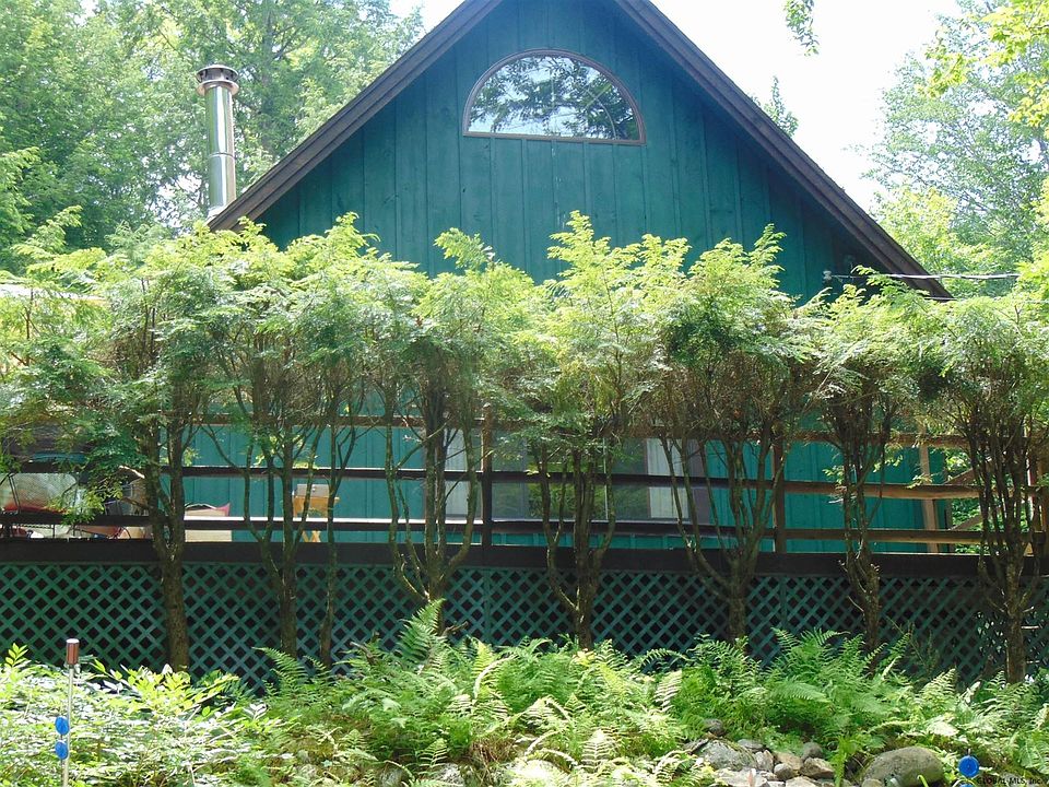 1st image of 28 Katherine Dr