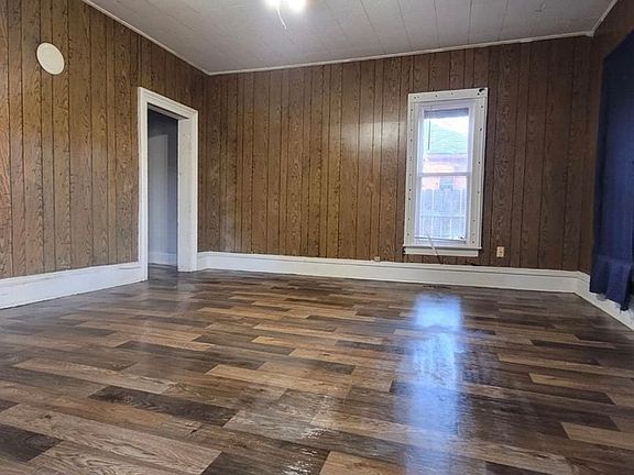 2nd image of 307 N Elm St #307