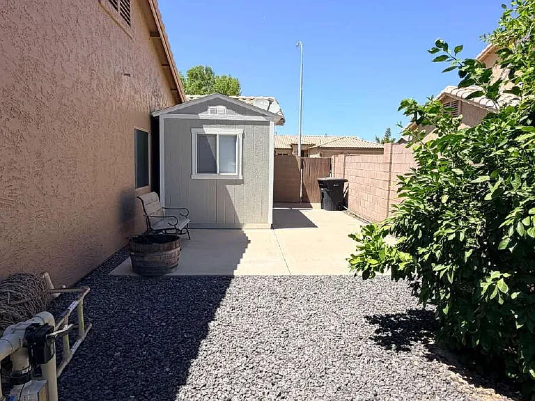 1121 E Powell Way — Photo 25